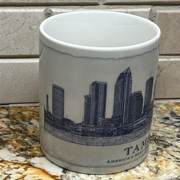 2007 Starbucks Coffee Company City of Tampa Mug 18 fl oz Architecture Series - Picture 2 of 14